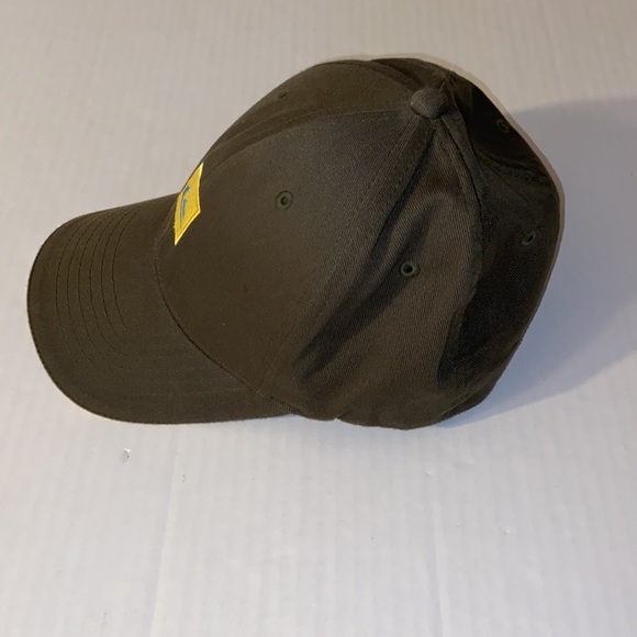 Quicksilver Flex Fit Cap Hat Front Logo And Quicksilver On the Back - Picture 4 of 5